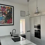 Cottage-sleeps 5-parking-near Beach-fireplace Buncrana