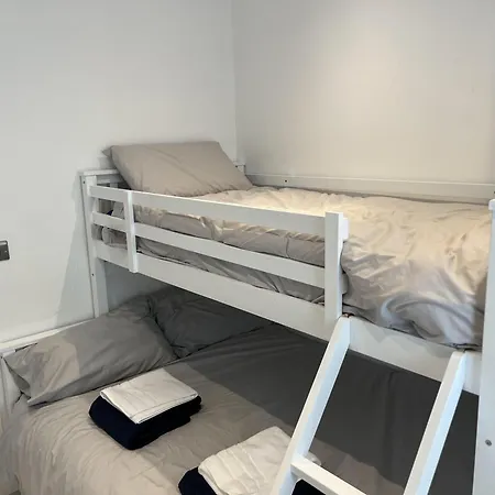 펜션 Cottage-sleeps 5-parking-near Beach-fireplace 번크라나