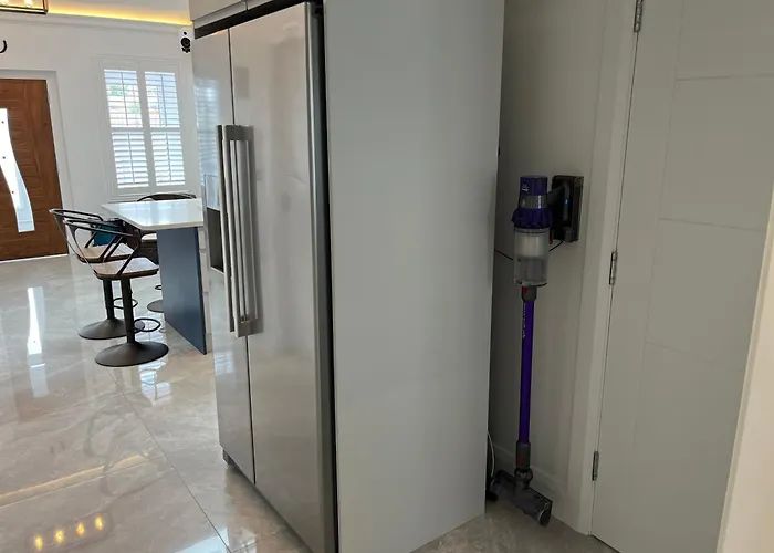 Cottage-sleeps 5-parking-near Beach-fireplace 別荘 バンクラナ