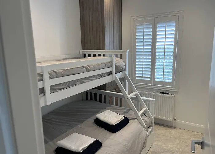 Cottage-sleeps 5-parking-near Beach-fireplace * バンクラナ