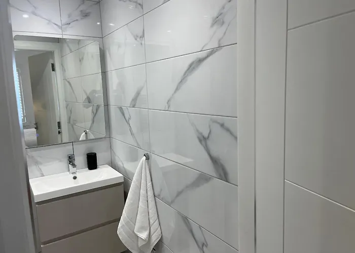 Cottage-sleeps 5-parking-near Beach-fireplace 別荘