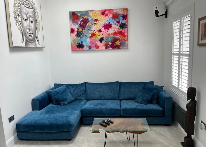 Cottage-sleeps 5-parking-near Beach-fireplace 別荘