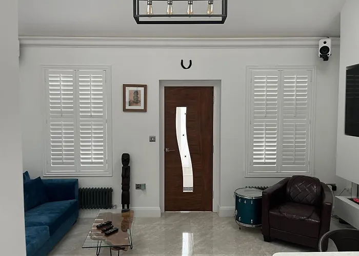 別荘 Cottage-sleeps 5-parking-near Beach-fireplace *